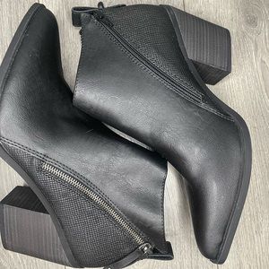 Universal Thread Dylan Boots size 11